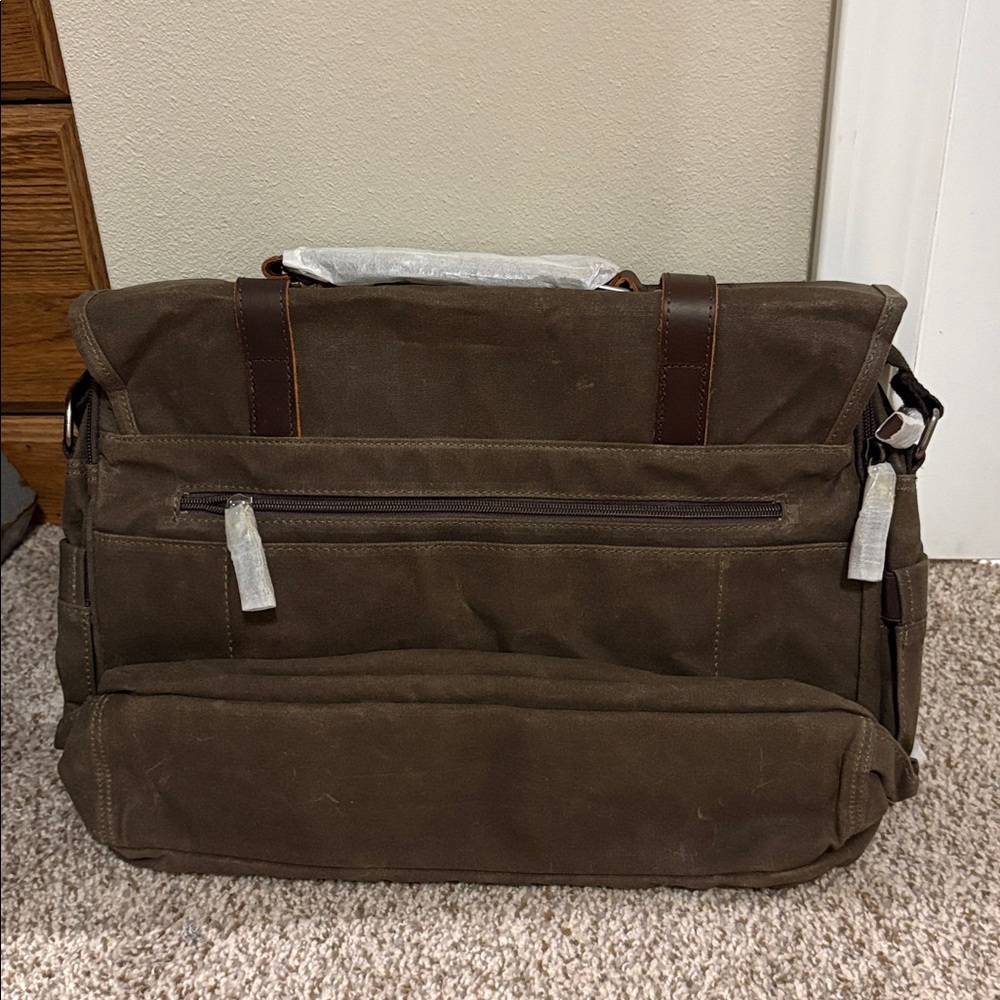 SOLD NWT~Men’s Vintage Leather Messenger Bag 💼 - Picture 4 of 9